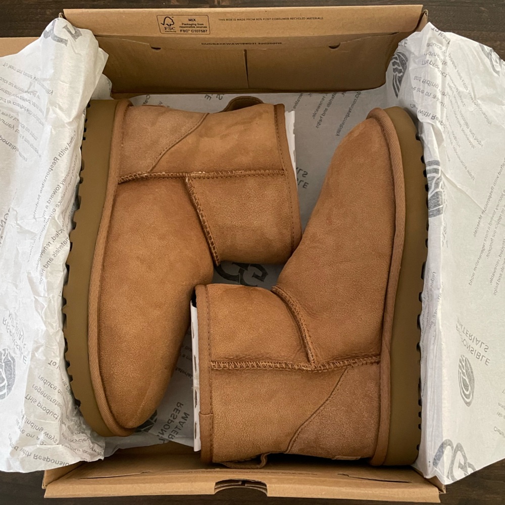 UGG Women’s Classic Mini II Boot in Chestnut - Picture 6 of 12